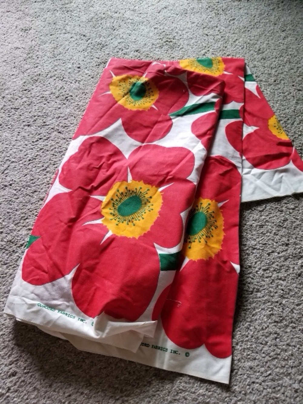 Bold Red Floral fabric - Picture 5 of 5